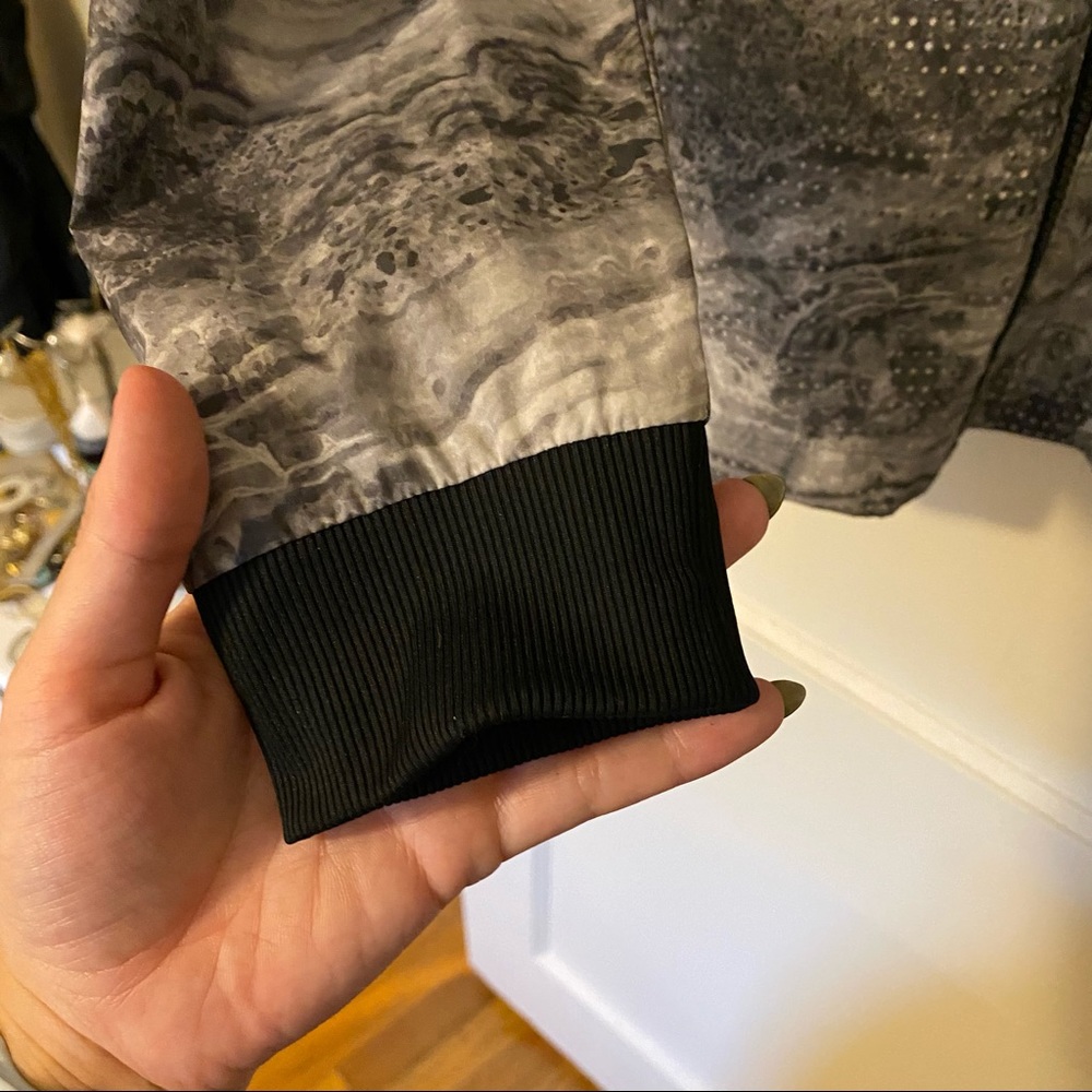 Marble Design Workout Jacket - Picture 6 of 6